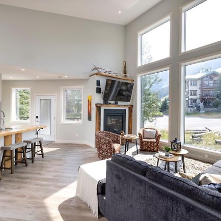 Ski In Ski Out With Huge Game Room And Hot Tub Fernie Exterior photo