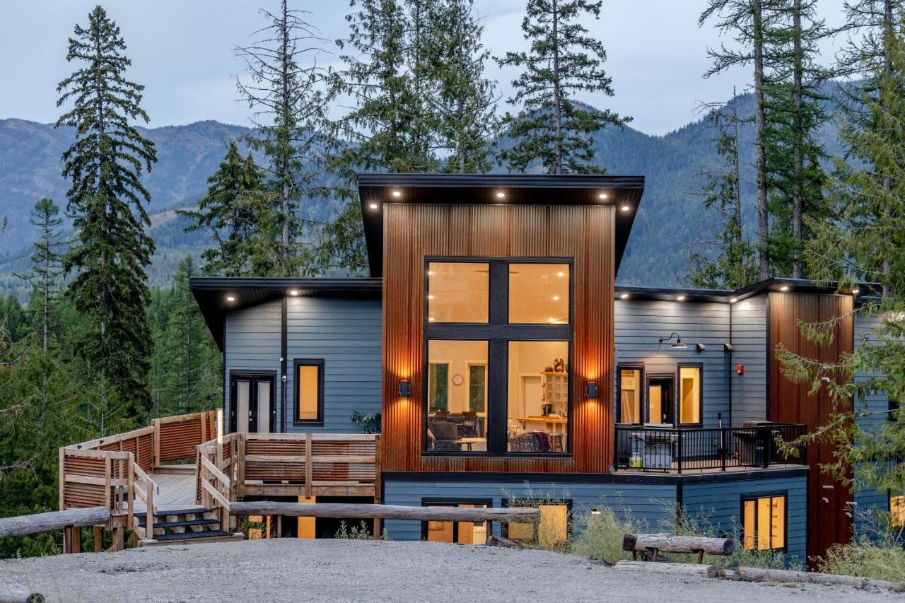 Ski In Ski Out With Huge Game Room And Hot Tub Fernie Exterior photo