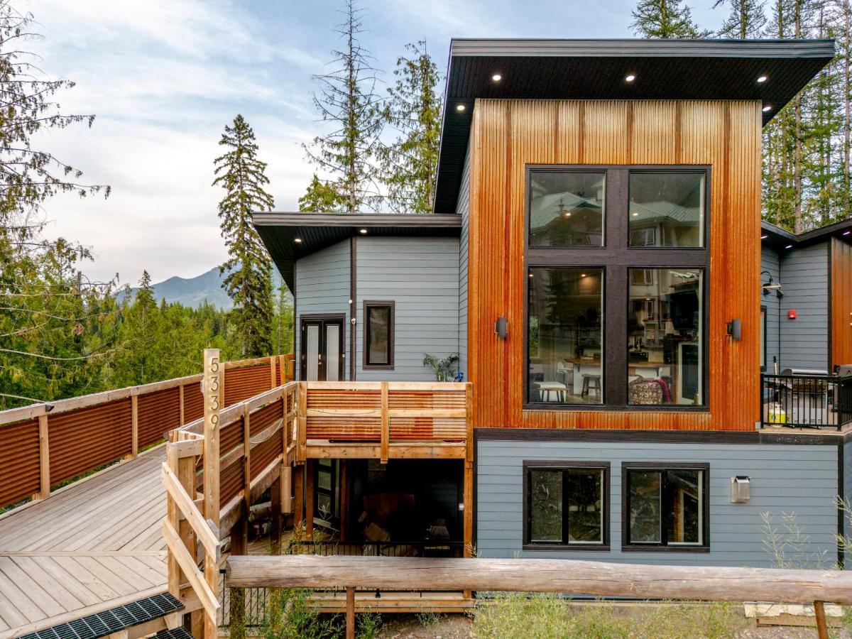 Ski In Ski Out With Huge Game Room And Hot Tub Fernie Exterior photo