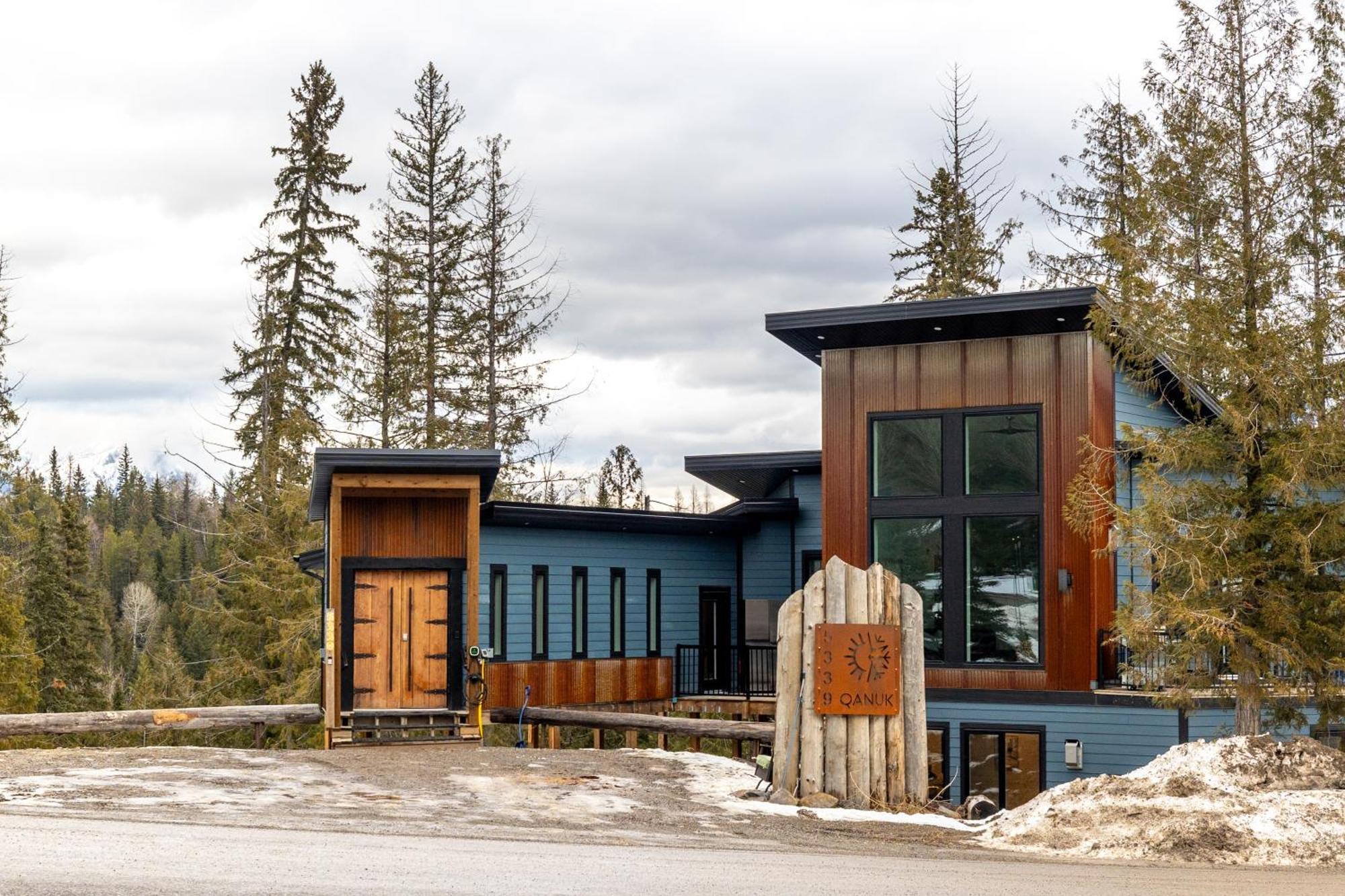 Ski In Ski Out With Huge Game Room And Hot Tub Fernie Exterior photo
